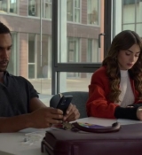 Emily_in_Paris_S02E05_WEBRip_x264-ION10_0609.jpg