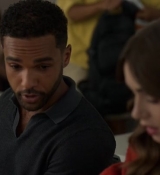 Emily_in_Paris_S02E05_WEBRip_x264-ION10_0632.jpg