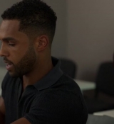 Emily_in_Paris_S02E05_WEBRip_x264-ION10_0641.jpg