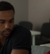 Emily_in_Paris_S02E05_WEBRip_x264-ION10_0657.jpg