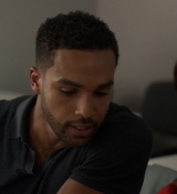Emily_in_Paris_S02E05_WEBRip_x264-ION10_0658.jpg