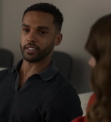 Emily_in_Paris_S02E05_WEBRip_x264-ION10_0680.jpg
