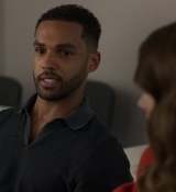 Emily_in_Paris_S02E05_WEBRip_x264-ION10_0683.jpg