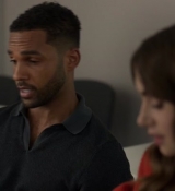 Emily_in_Paris_S02E05_WEBRip_x264-ION10_0684.jpg