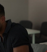 Emily_in_Paris_S02E05_WEBRip_x264-ION10_0700.jpg