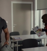Emily_in_Paris_S02E05_WEBRip_x264-ION10_0708.jpg