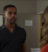 Emily_in_Paris_S02E05_WEBRip_x264-ION10_0718.jpg