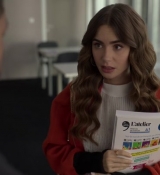 Emily_in_Paris_S02E05_WEBRip_x264-ION10_0725.jpg