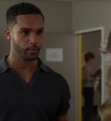 Emily_in_Paris_S02E05_WEBRip_x264-ION10_0731.jpg