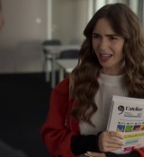 Emily_in_Paris_S02E05_WEBRip_x264-ION10_0736.jpg