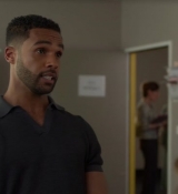 Emily_in_Paris_S02E05_WEBRip_x264-ION10_0751.jpg