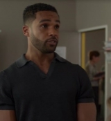 Emily_in_Paris_S02E05_WEBRip_x264-ION10_0752.jpg