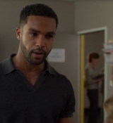 Emily_in_Paris_S02E05_WEBRip_x264-ION10_0755.jpg