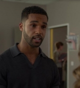 Emily_in_Paris_S02E05_WEBRip_x264-ION10_0786.jpg