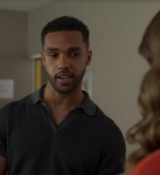 Emily_in_Paris_S02E05_WEBRip_x264-ION10_0803.jpg