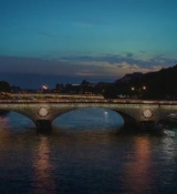 Emily_in_Paris_S02E05_WEBRip_x264-ION10_0812.jpg