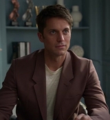 Emily_in_Paris_S02E05_WEBRip_x264-ION10_0930.jpg