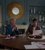 Emily_in_Paris_S02E05_WEBRip_x264-ION10_0950.jpg