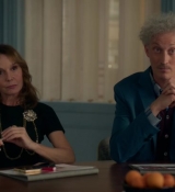 Emily_in_Paris_S02E05_WEBRip_x264-ION10_0970.jpg