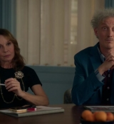 Emily_in_Paris_S02E05_WEBRip_x264-ION10_0971.jpg