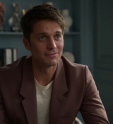 Emily_in_Paris_S02E05_WEBRip_x264-ION10_1020.jpg