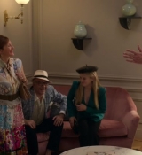 Emily_in_Paris_S02E05_WEBRip_x264-ION10_1043.jpg
