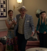 Emily_in_Paris_S02E05_WEBRip_x264-ION10_1052.jpg