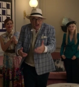 Emily_in_Paris_S02E05_WEBRip_x264-ION10_1053.jpg