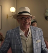 Emily_in_Paris_S02E05_WEBRip_x264-ION10_1055.jpg