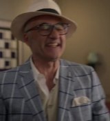 Emily_in_Paris_S02E05_WEBRip_x264-ION10_1061.jpg