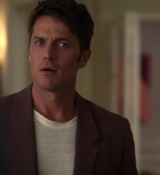 Emily_in_Paris_S02E05_WEBRip_x264-ION10_1064.jpg