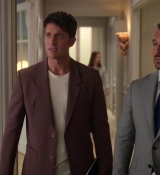 Emily_in_Paris_S02E05_WEBRip_x264-ION10_1077.jpg