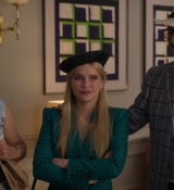 Emily_in_Paris_S02E05_WEBRip_x264-ION10_1086.jpg