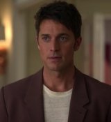 Emily_in_Paris_S02E05_WEBRip_x264-ION10_1106.jpg