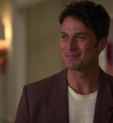 Emily_in_Paris_S02E05_WEBRip_x264-ION10_1113.jpg
