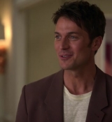 Emily_in_Paris_S02E05_WEBRip_x264-ION10_1114.jpg
