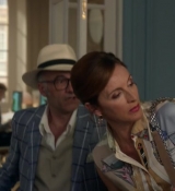 Emily_in_Paris_S02E05_WEBRip_x264-ION10_1160.jpg