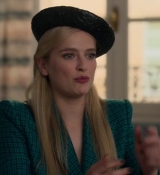 Emily_in_Paris_S02E05_WEBRip_x264-ION10_1164.jpg