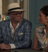 Emily_in_Paris_S02E05_WEBRip_x264-ION10_1171.jpg