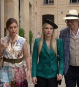 Emily_in_Paris_S02E05_WEBRip_x264-ION10_1261.jpg