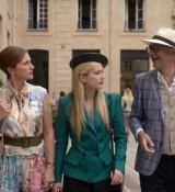 Emily_in_Paris_S02E05_WEBRip_x264-ION10_1268.jpg