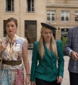 Emily_in_Paris_S02E05_WEBRip_x264-ION10_1270.jpg