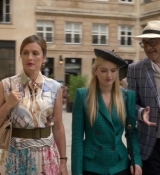 Emily_in_Paris_S02E05_WEBRip_x264-ION10_1271.jpg