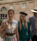 Emily_in_Paris_S02E05_WEBRip_x264-ION10_1273.jpg