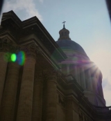 Emily_in_Paris_S02E05_WEBRip_x264-ION10_1318.jpg