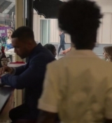 Emily_in_Paris_S02E05_WEBRip_x264-ION10_1327.jpg