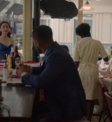 Emily_in_Paris_S02E05_WEBRip_x264-ION10_1334.jpg