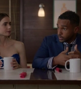 Emily_in_Paris_S02E05_WEBRip_x264-ION10_1359.jpg