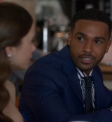 Emily_in_Paris_S02E05_WEBRip_x264-ION10_1366.jpg