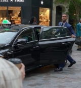 Emily_in_Paris_S02E05_WEBRip_x264-ION10_1576.jpg